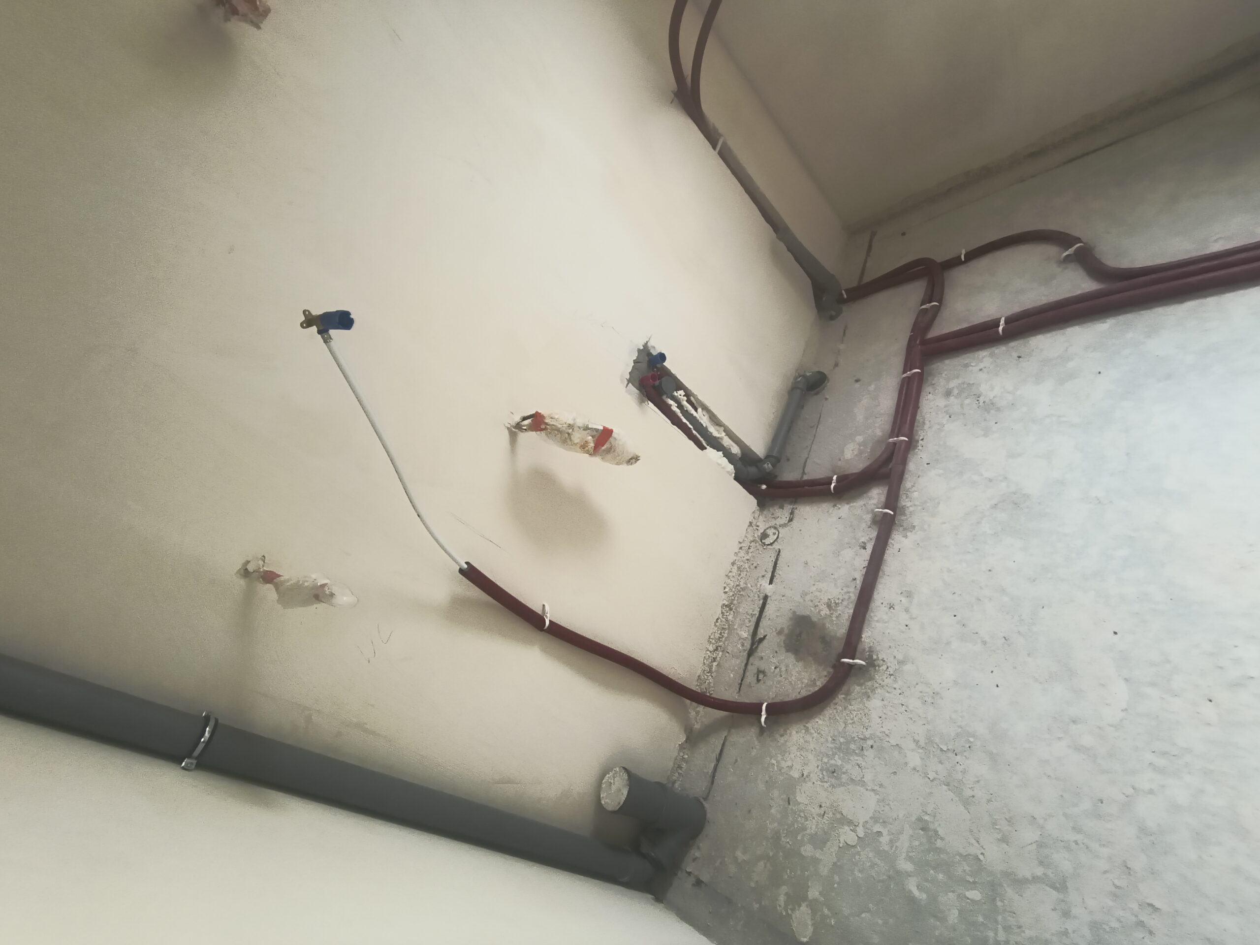 Równo poprowadzone przyłącza instalacji